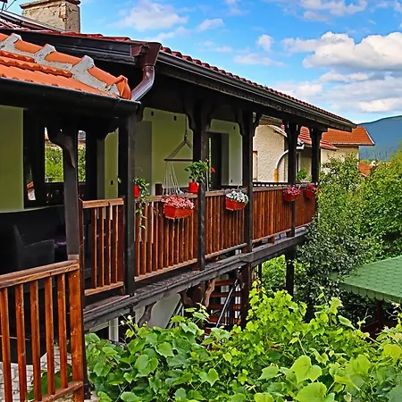 House - попниколови Konukevi *