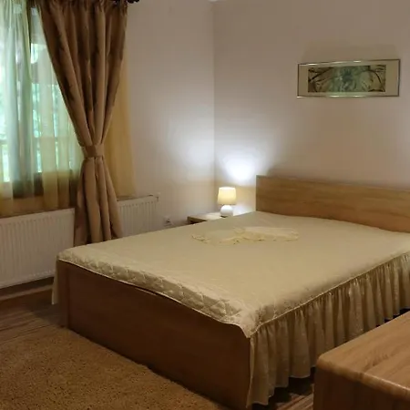 Konukevi House - попниколови *