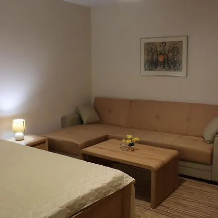 House - попниколови Guest house *