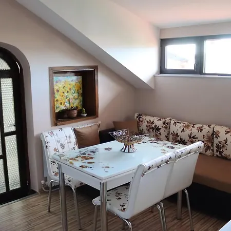 House - попниколови Guest house *